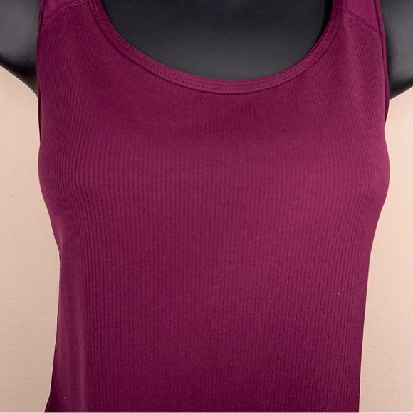 Medium Nike Dri Fit Burgundy Red Tank Lightweight Athletic Activewear Stretch - Picture 8 of 15